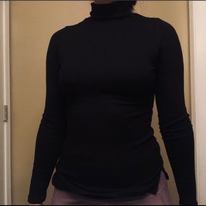 Black turtleneck long sleeve top